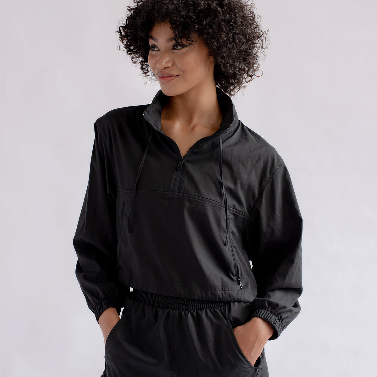 Girlfriend Collective Hummingbird Half Zip windbreaker, sort - 6006 - BLACK - Black