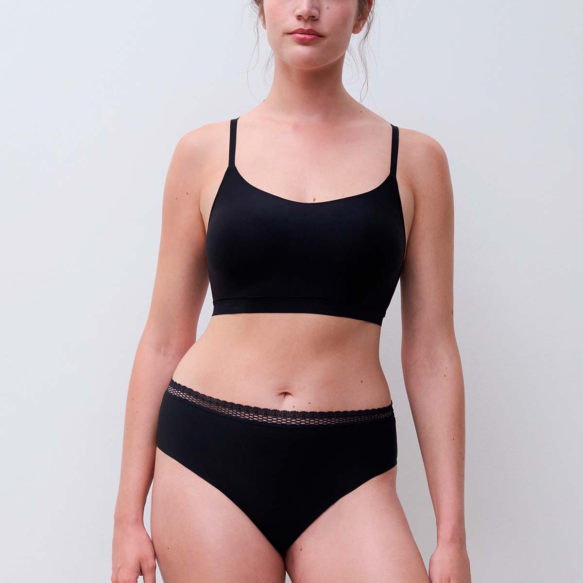 Chantelle Cozy Chic midi trusse, sort - C17OA3 - 011 - Black