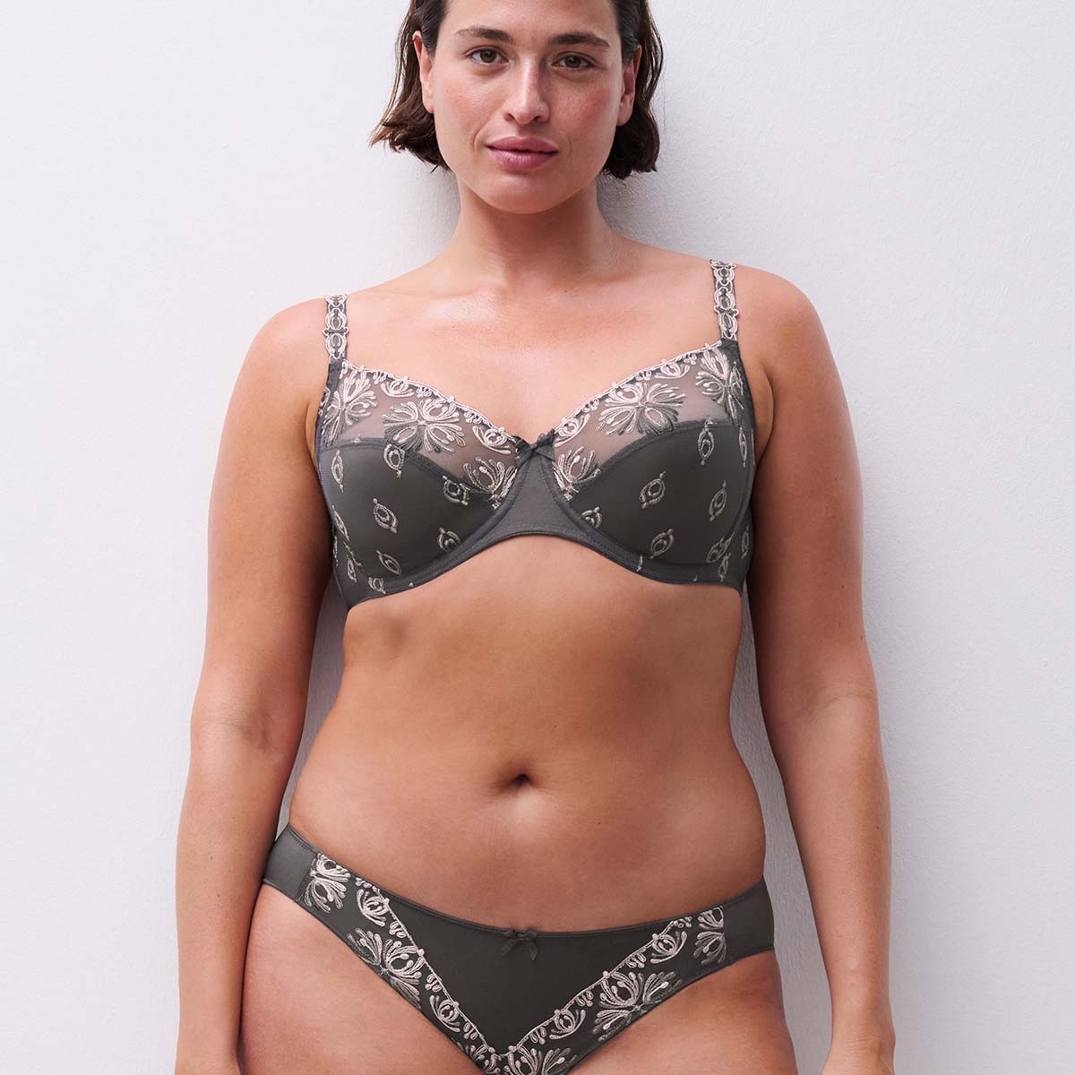 Chantelle Champs Elysees BH med bøjle, grå - C26010 - C54 - Blushed Ash