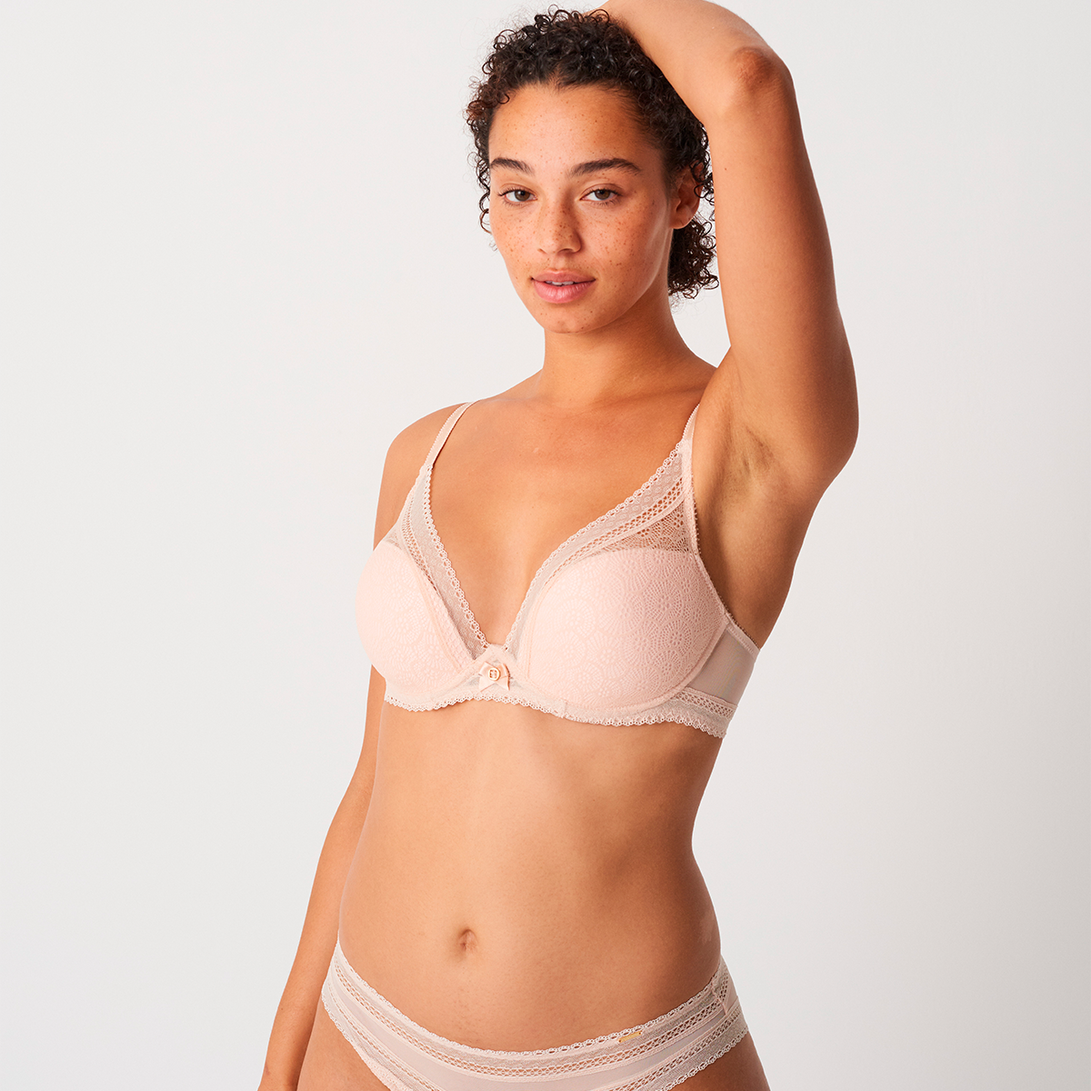 Chantelle Festivite BH med bøjle, beige - C36820 - 01N - Golden Beige
