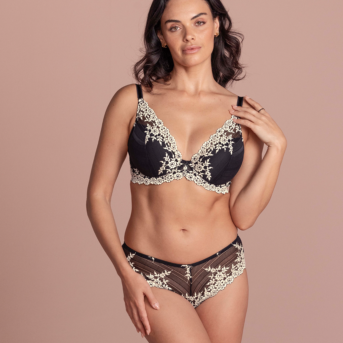 Wacoal Embrace Lace plunge BH, sort - WA853291 - BLK - Black