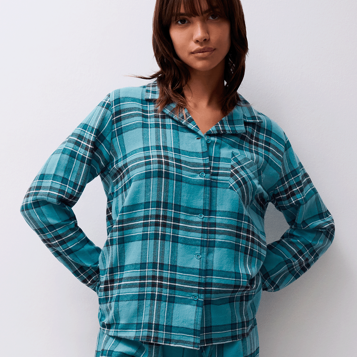 Femilet Heat natskjorte, turkis - FN3820 - C30 - Dark Blue Checks