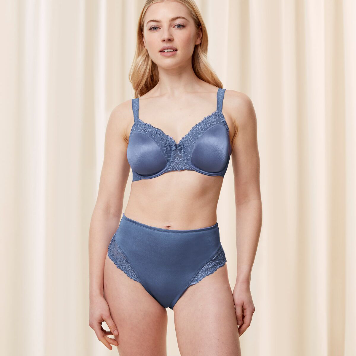 Triumph Ladyform Soft W BH med bøjle, blå - 10166306 - 3872 - Atlantis