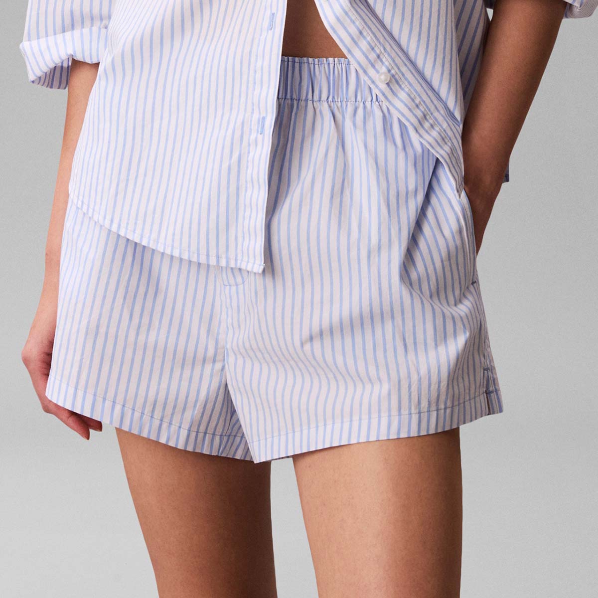 Calvin Klein natshorts, lyseblå - LV00QS7596 - 2NE - Sera Stripe Blue Descent