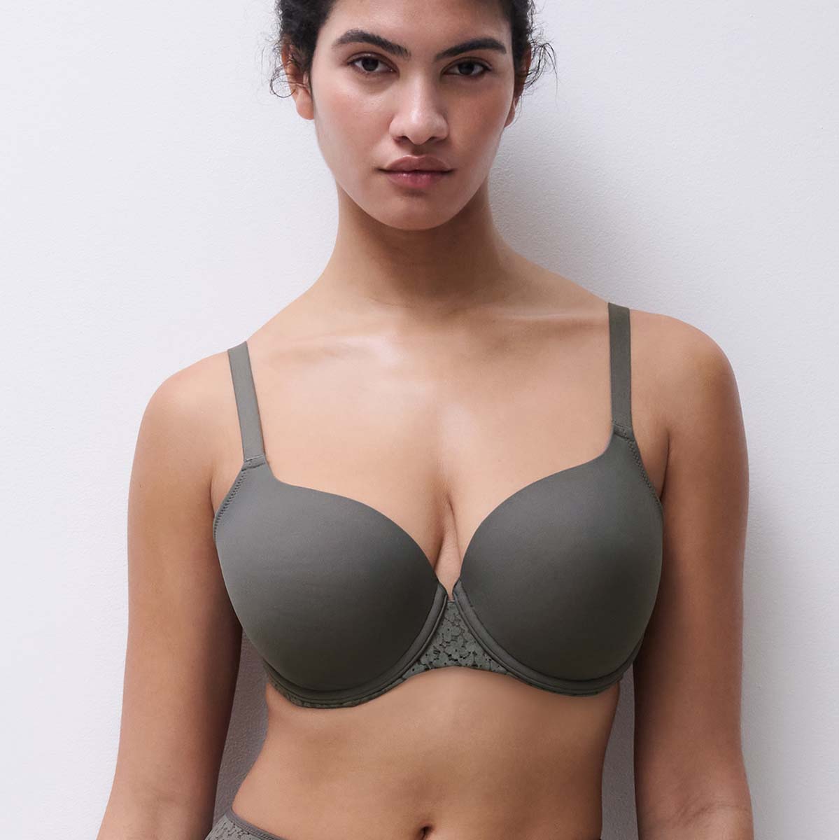 Chantelle EasyFeel Norah BH med bøjle, grå - C13FN0 - 09W - Vert Argile
