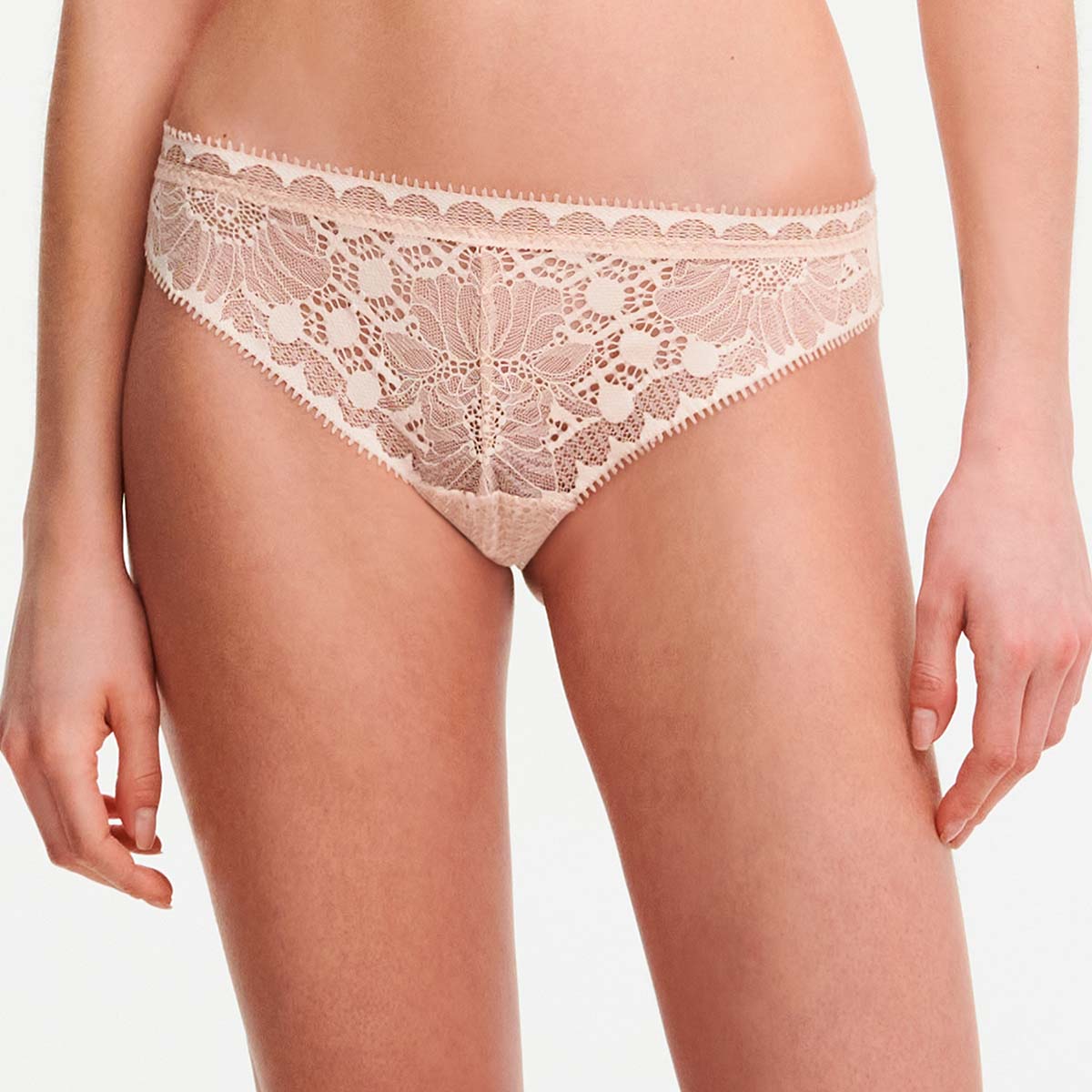 Chantelle Day to night g-streng, beige - C15F90 - 01N - Golden Beige