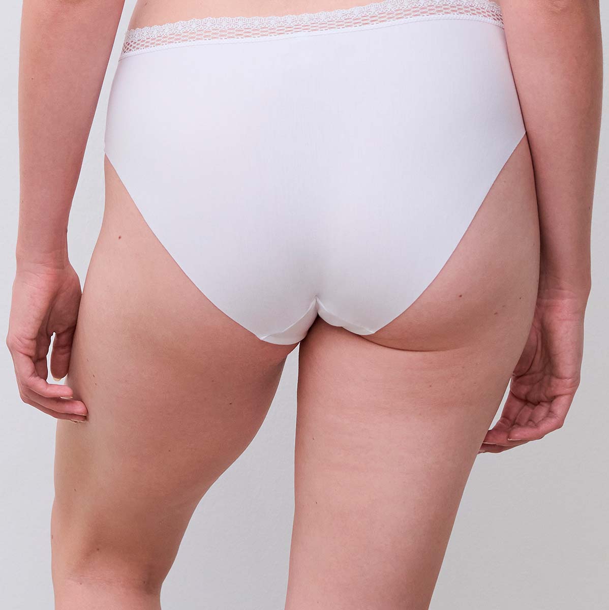 Chantelle Cozy Chic midi trusse, hvid - C17OA3 - 010 - White