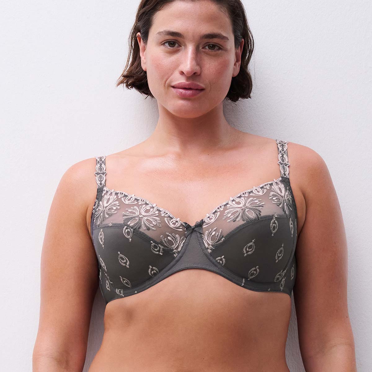 Chantelle Champs Elysees BH med bøjle, grå - C26010 - C54 - Blushed Ash