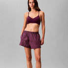 Calvin Klein natshorts, lilla - LV00QS7596 - 4I7 - Bespoke Stripe+Dark Purple