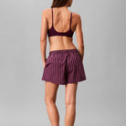 Calvin Klein natshorts, lilla - LV00QS7596 - 4I7 - Bespoke Stripe+Dark Purple