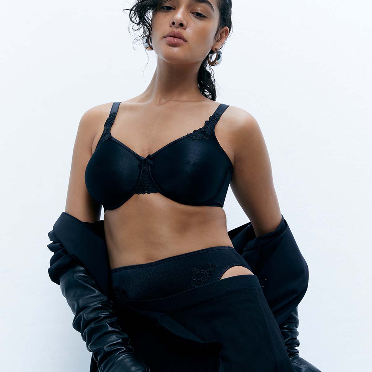 Chantelle Hedona BH med bøjle, sort - C20310 - 011 - Black